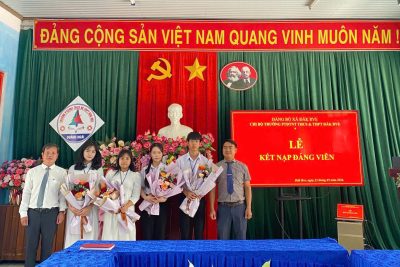 CHI BỘ TRƯỜNG PTDTNT THCS VÀ THPT ĐĂK RVE KẾT NẠP 4 HỌC SINH LỚP 12 VÀO ĐẢNG CỘNG SẢN VIỆT NAM
